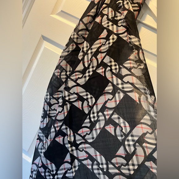 Burberry Giant Square Check Gauze Scarf - Picture 4 of 9